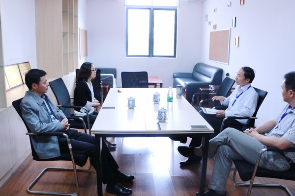 005王志功走访_缩小大小.JPG 219d0685947f35543545cf1ecf968a90.jpg