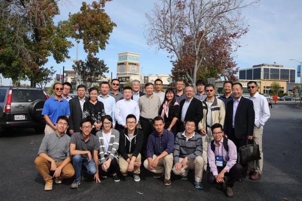 16-与电子科大硅谷校友代表合影留念.jpg