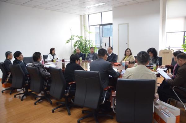 经管学院代表团分组讨论.JPG 41eebc2202ec671f98e58d36bfd65caa.jpg