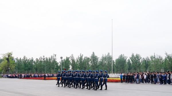 升旗002.jpg 44ee78568124bfc5840488ce3a75b8a9.jpg