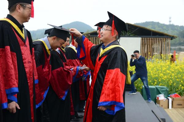 授位典礼.jpg 授位典礼.jpg