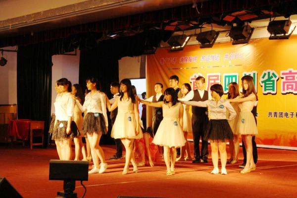 手语舞3.JPG 手语舞3.JPG