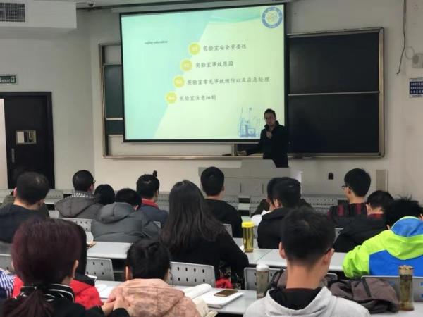 2018.11.22-实验室安全教育及应急处置演练活动2.jpg 62f4a13f677752a37a6d0f8330420ad0.jpg