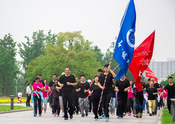 jianshen0001.jpg 78b52c10298c137ca50a2c25a3796117.jpg