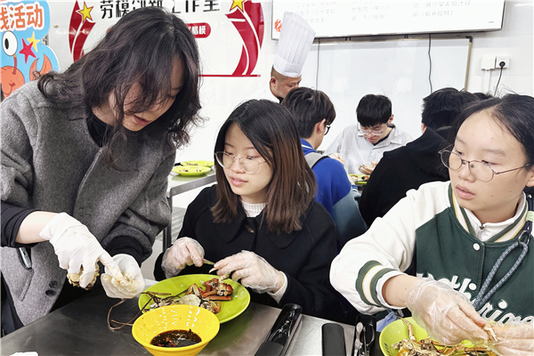 7bdb589256cb451cf40405b1240f18fa_c54cf.j