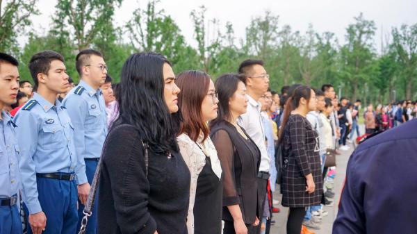 升旗003.jpg 843dd82de93afbd8c0dcb555980b9c37.jpg