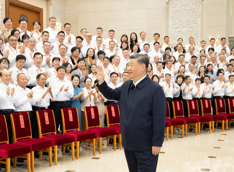 9月9日，党和国家领导人习近平、李强、蔡奇、丁薛祥等在北京接见参加庆祝第四十个教师节暨全国教育系统先进集体和先进个人表彰活动代表。新华社记者 李涛 摄.jpg