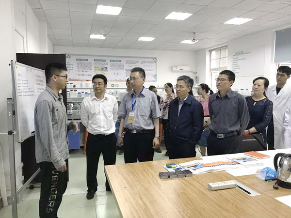 010张宏_缩小大小.jpg 8bbaff6e960873f5a5ce9052d3afdfd7.jpg