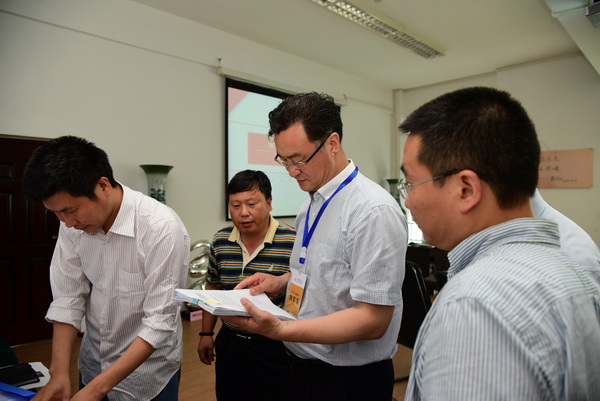 02刘华东政管_缩小大小.JPG 924e1f79fbd09222baa1bd71e19620a0.jpg