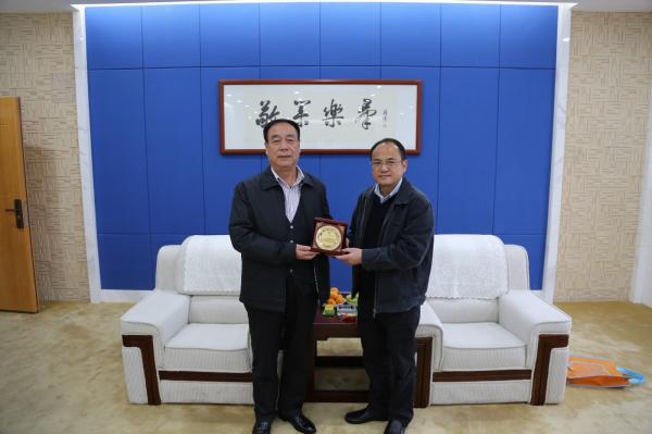 qq 300.JPG 93fe844634317aea764b4e51311c4c3a.jpg