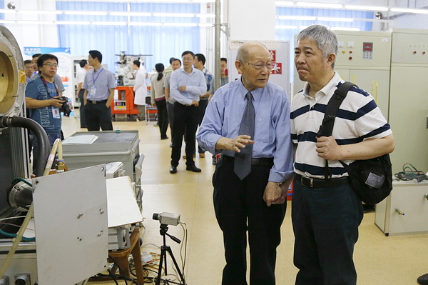 sizhang2.jpg a404414f9d7ba82432afdd5eaf5e8b72.jpg