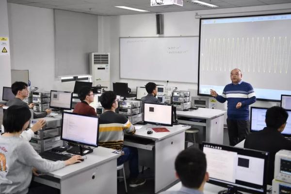 IMG_6921.JPG a73b70d0a5d4f0d9f611356e78e2886e.jpg