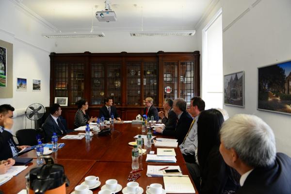 E.JPG b0e3446d6265cc2bf543b6d35b74ac61.jpg