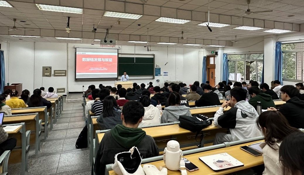 中国电科首席科学家陈赤联到校分享数据链发展与展望