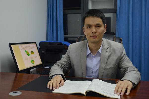 赵华鹏照片.jpg 赵华鹏照片.jpg