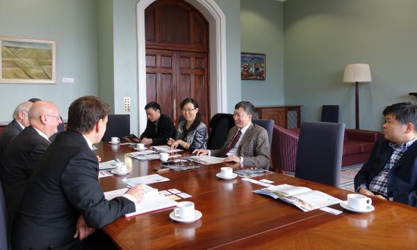 与新西兰惠灵顿维多利亚大学领导会面.JPG