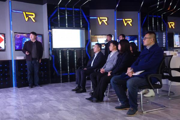 参观2.jpg 参观2.jpg