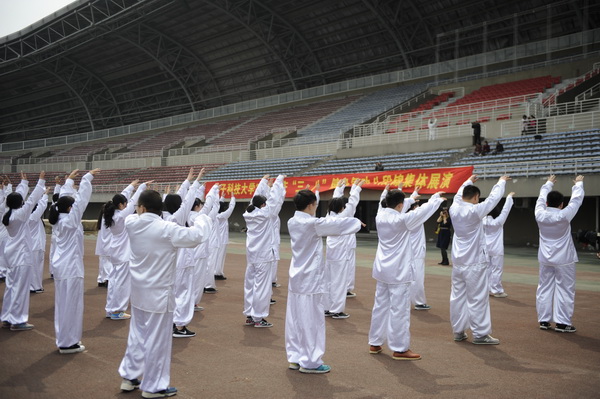 baduanjin0002.JPG bf482b5343c394d74d02d99c64040379.jpg