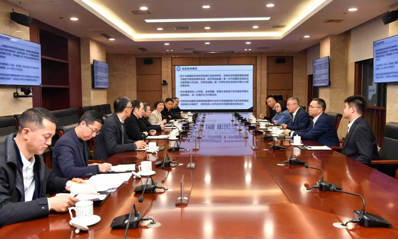 教育部副部长任友群来校调研