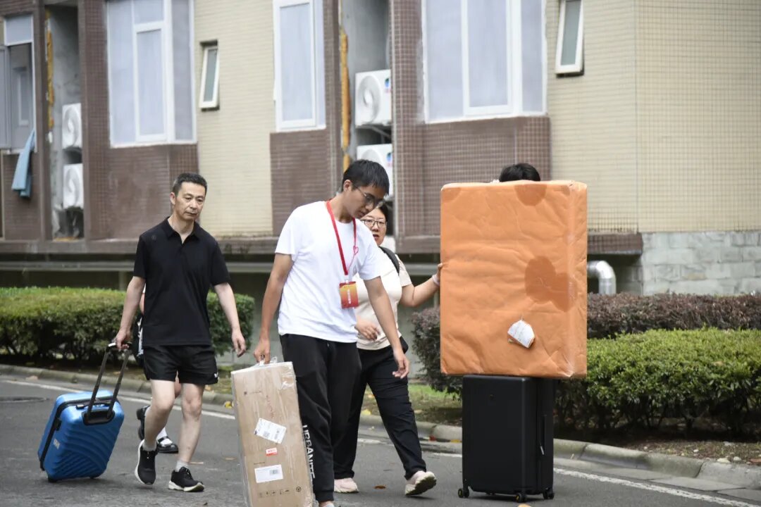 24.jpg d1763c6deb293485f81f09cbad378ea6.jpg