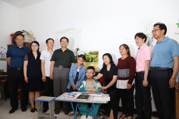 01-2 合影.jpg e211304d166e77f7504d425260bbb43f.jpg